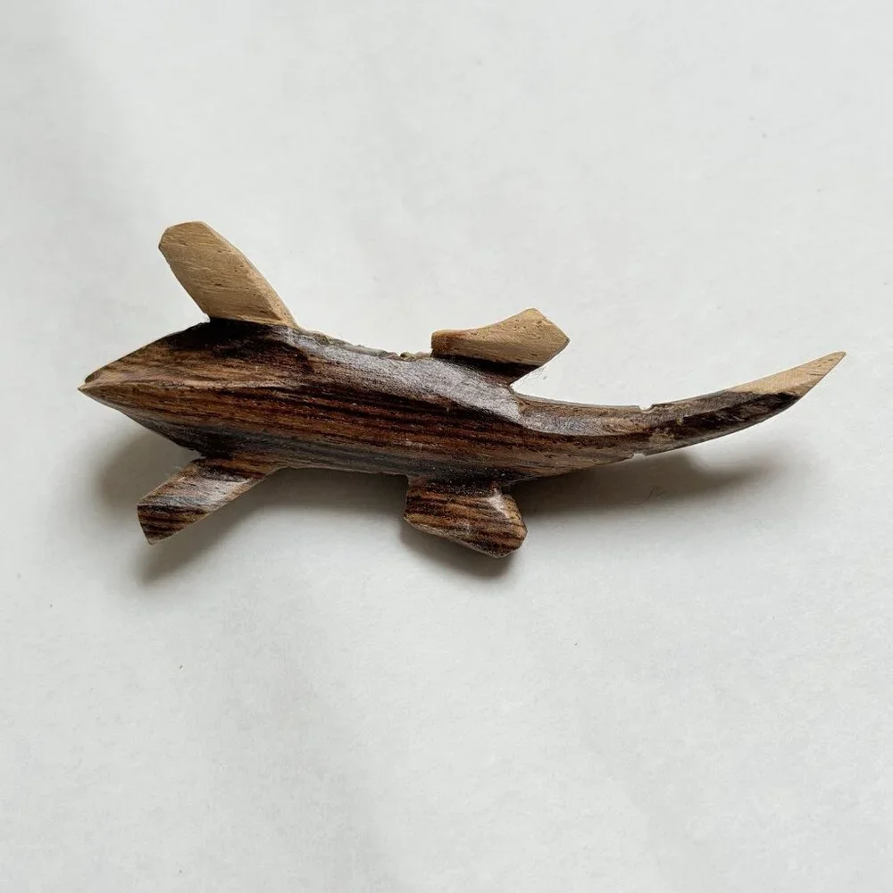 Wooden Hand Carved Gecko Lizard Small Wood Decor Vintage Mini Figure Gift Decor